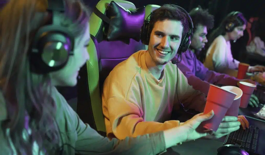 Lan party: entenda o fenômeno que envolve festa e tecnologia